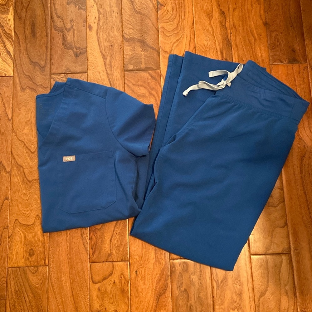 Figs scrubs; XXS Catarina top and XSP Livingston pant